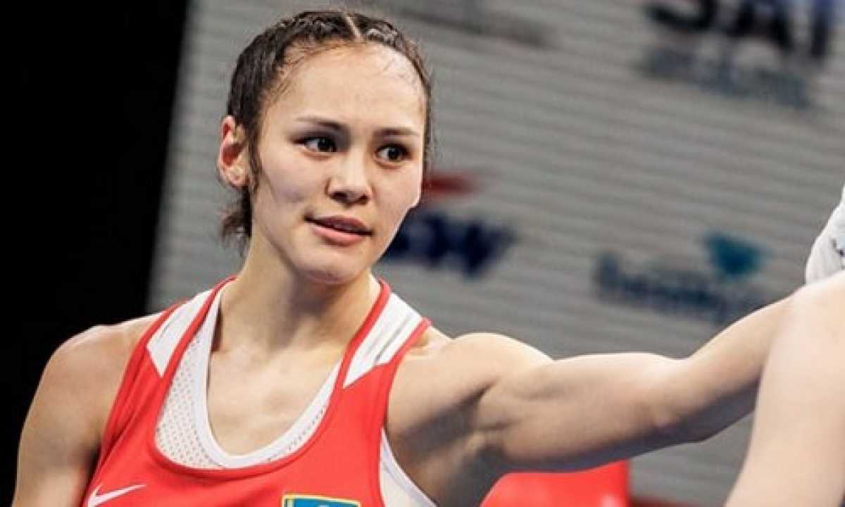 Алуа Балкибекова победила российскую чемпионку на ЧМ по боксу