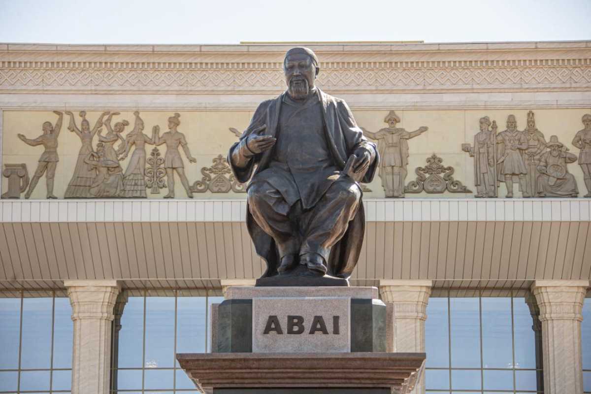 Девятиметровый памятник Абаю Кунанбаеву открыли в Талдыкоргане