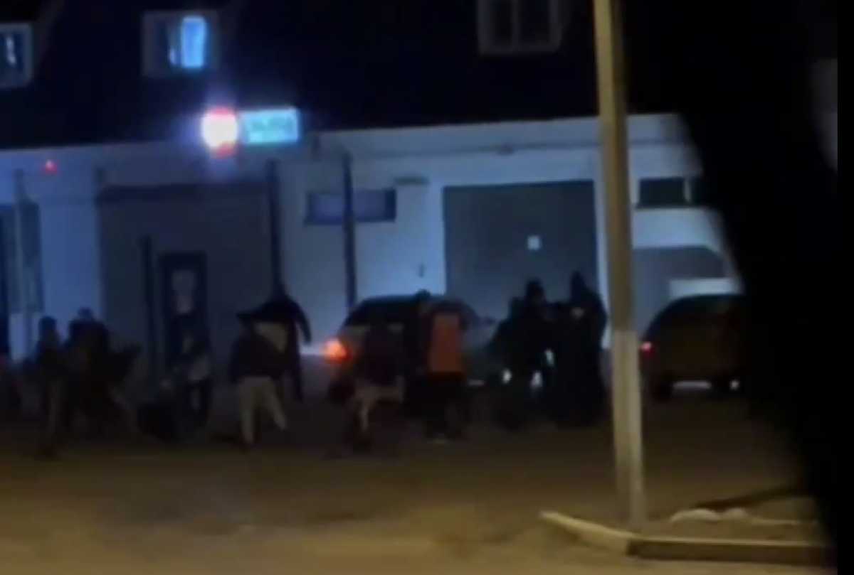 Массовая драка в Шахтинске - полицейским пришлось открыть огонь