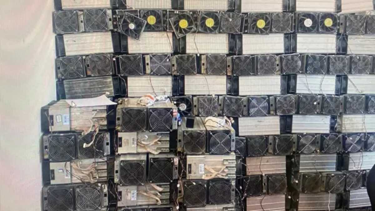 Экс-главу поста «СЭЗ «Сары-Арка» осудили за контрабанду оборудования для майнинга