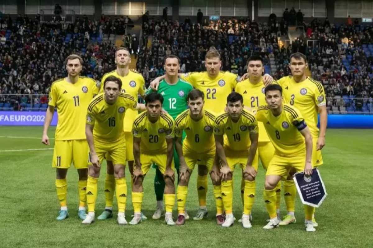Сборная Казахстана улучшила положение в рейтинге ФИФА