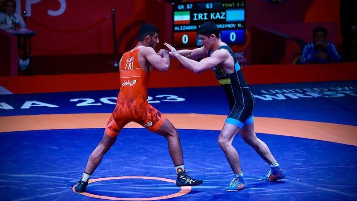 Казахстанские борцы завоевали четыре медали в первый день ЧА-2023