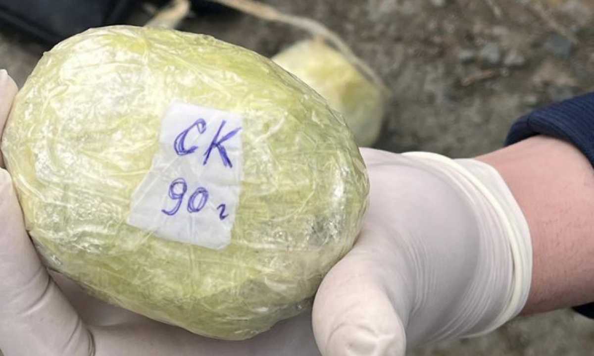 Жителя ВКО, хранившего «синтетику» в крупном размере, выявили в Атырау