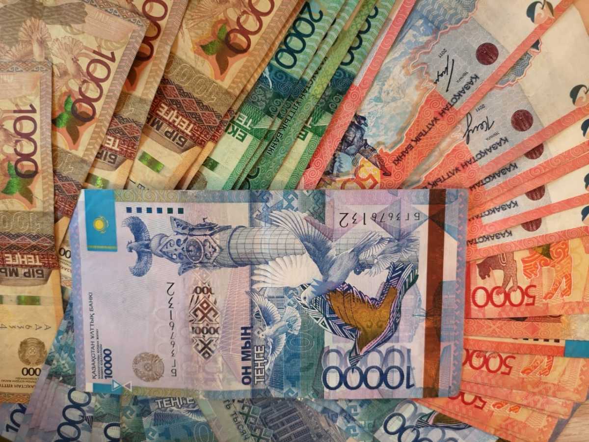Пенсионные накопления казахстанцев увеличились на 11% за год