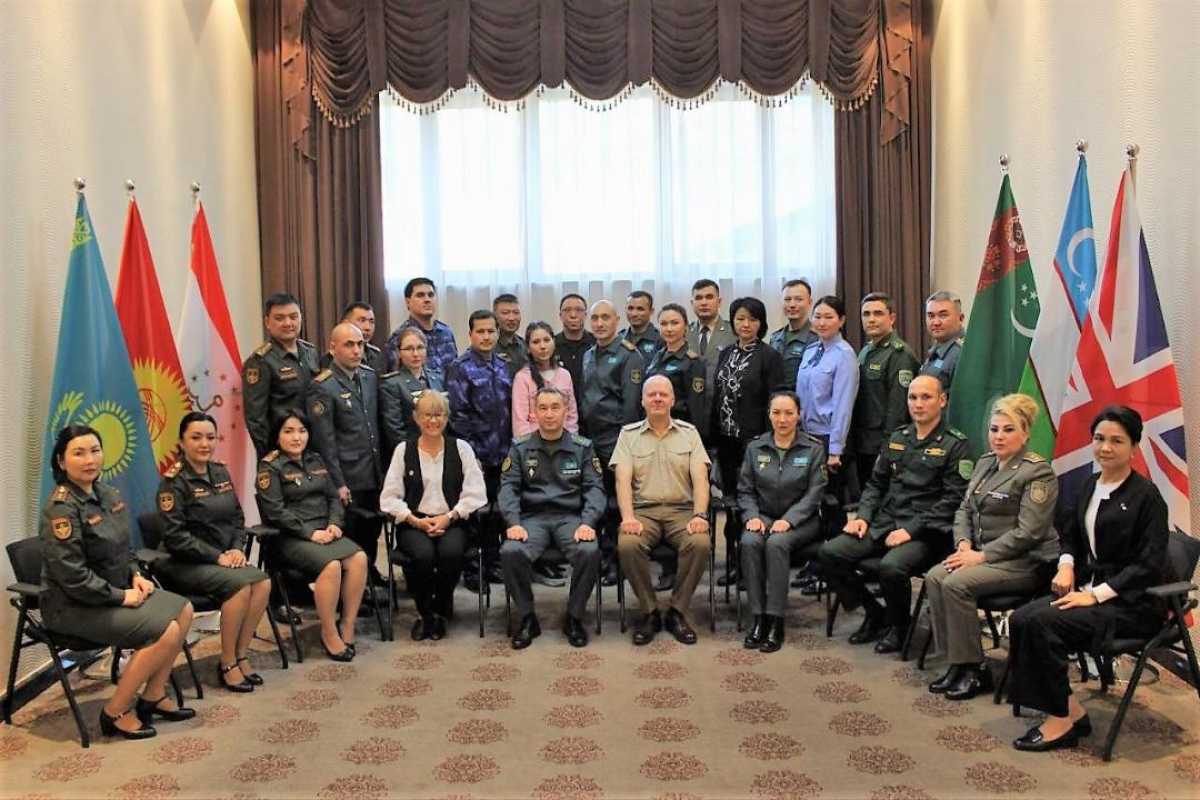 Казахстанские военные прошли курс по миру и безопасности