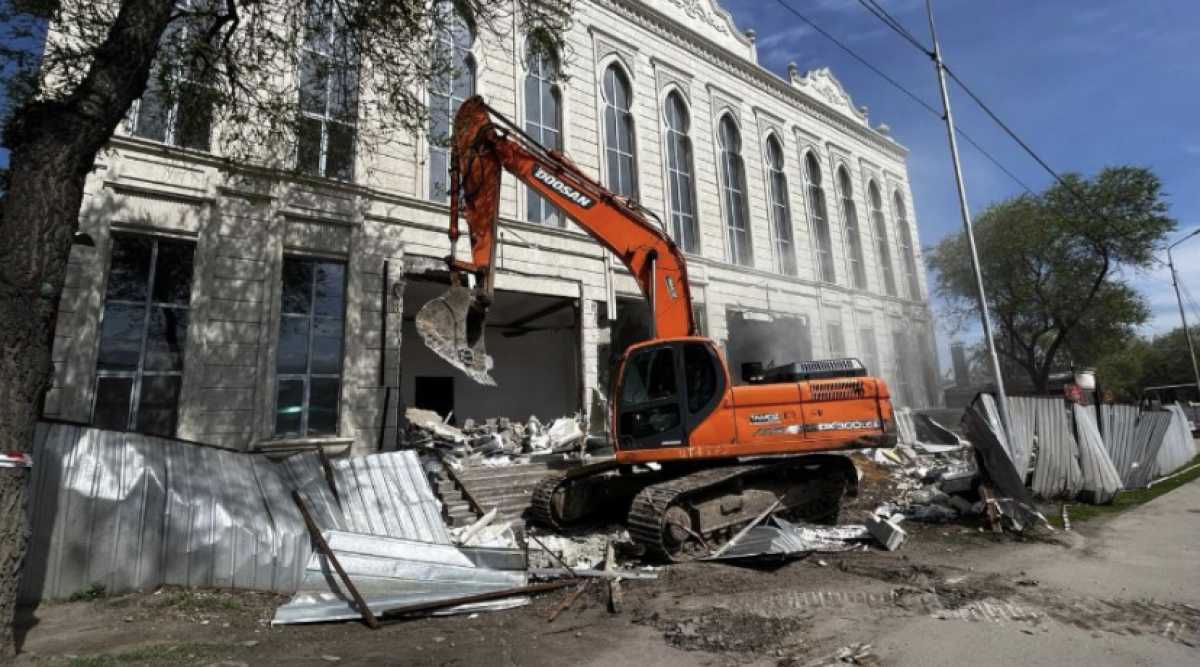 Крупный ресторан сносят в Алматы