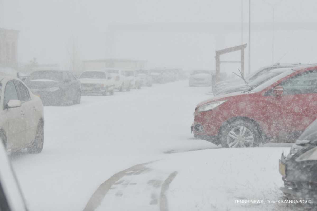 Астану накрыло снегом