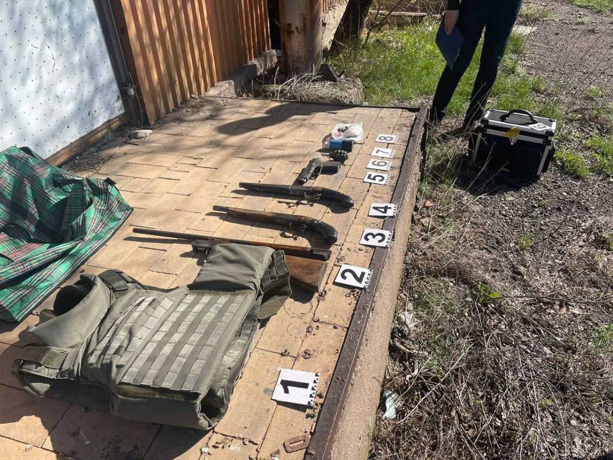 Схрон оружия обнаружили в Жамбылской области