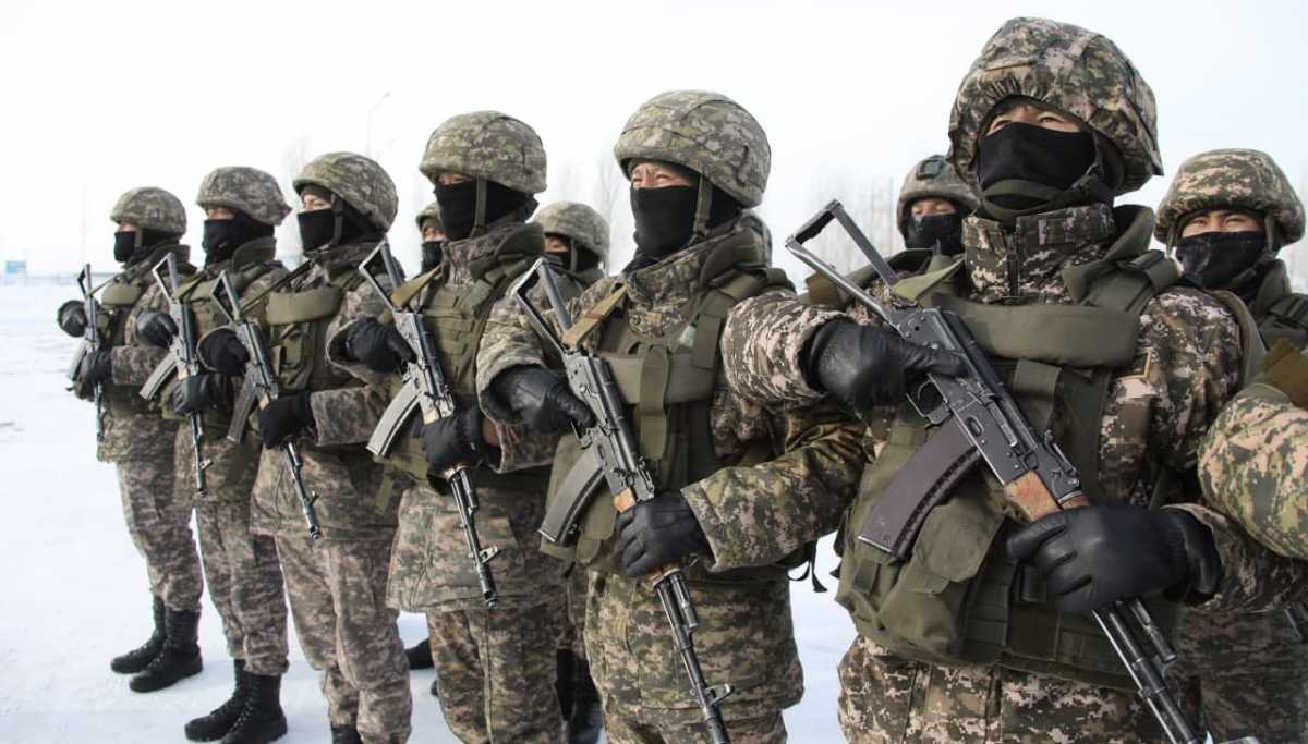 Токаев поручил усилить обороноспособность Казахстана