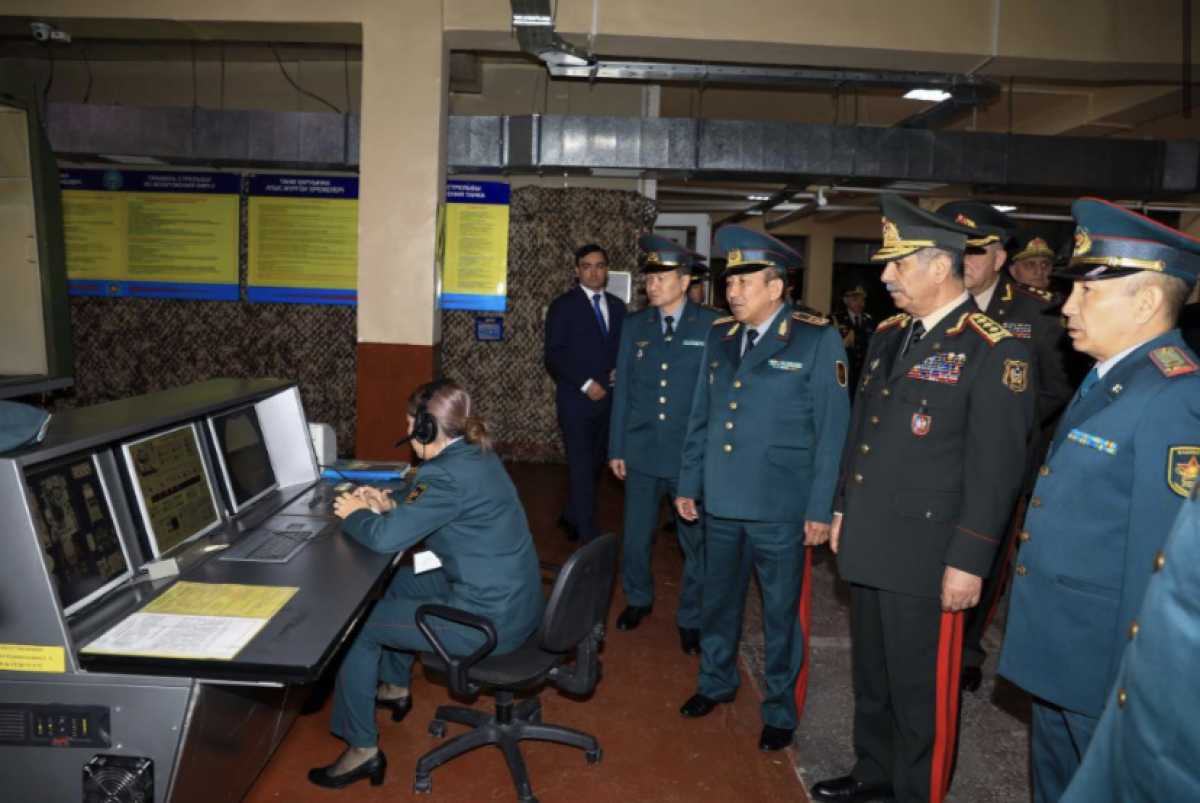 Делегация Минобороны Азербайджана посетила военный вуз в Алматы