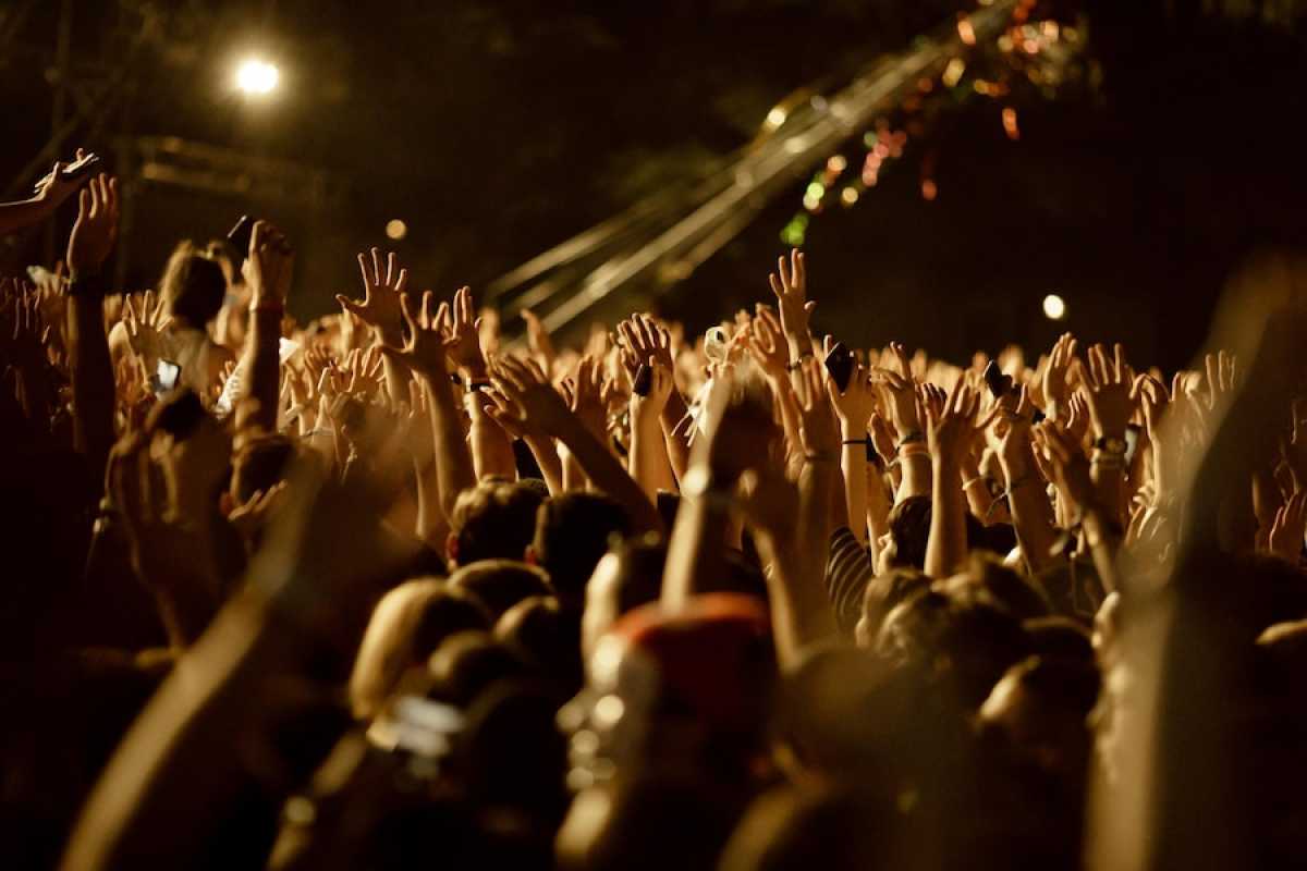 Интернет-мошенник продавал фейковые билеты на концерты в Астане