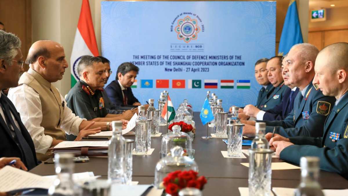 Министр обороны Казахстана прибыл в Нью-Дели