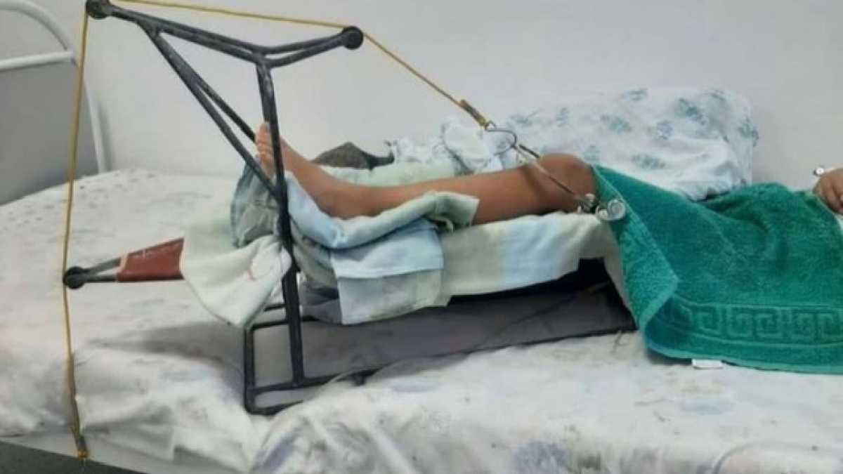 В Кызылорде на 9-летнюю девочку упал шкаф - школьницу госпитализировали