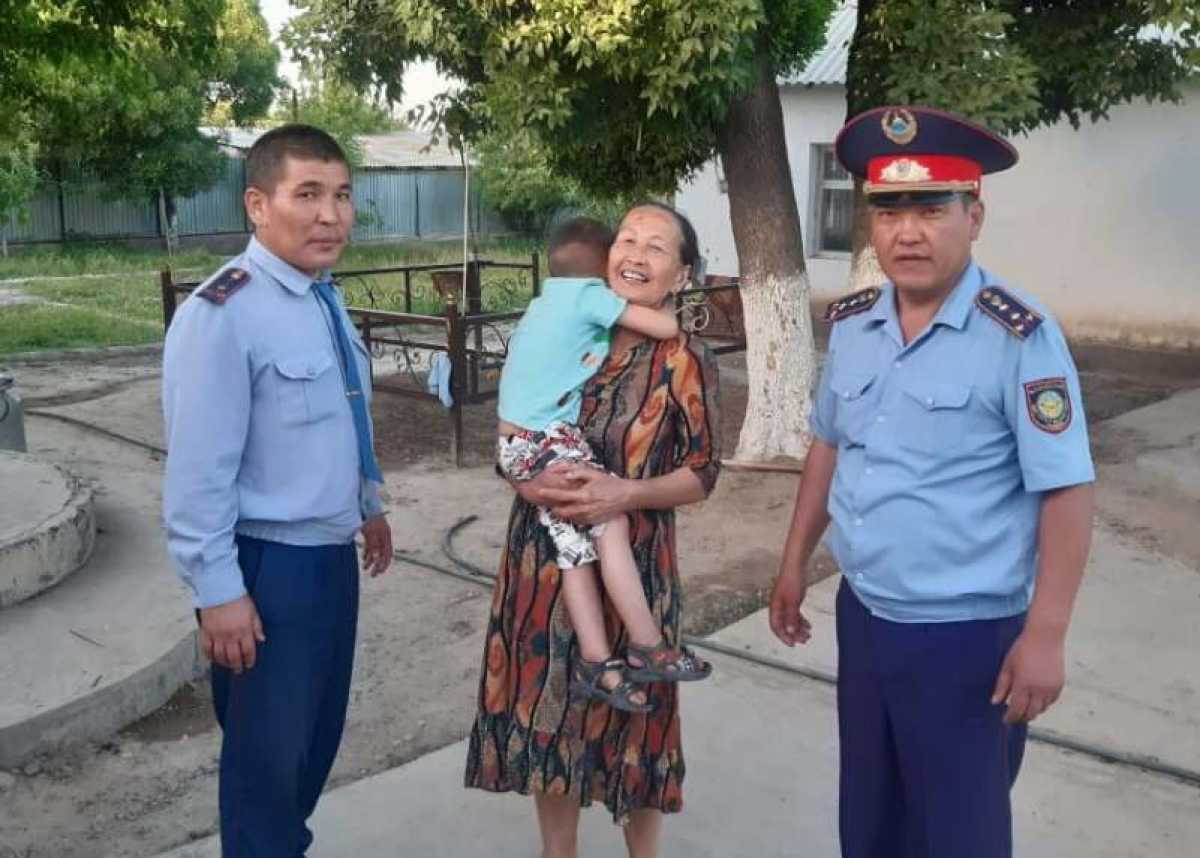 Заблудившегося ребёнка вернули родителями в Туркестанской области