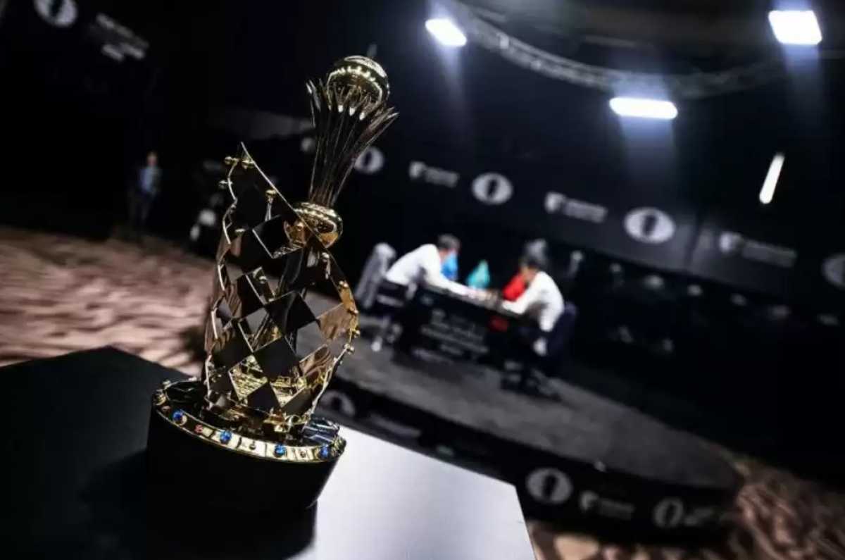 Решающая битва: кубок ЧМ по шахматам выставлен для болельщиков в Астане