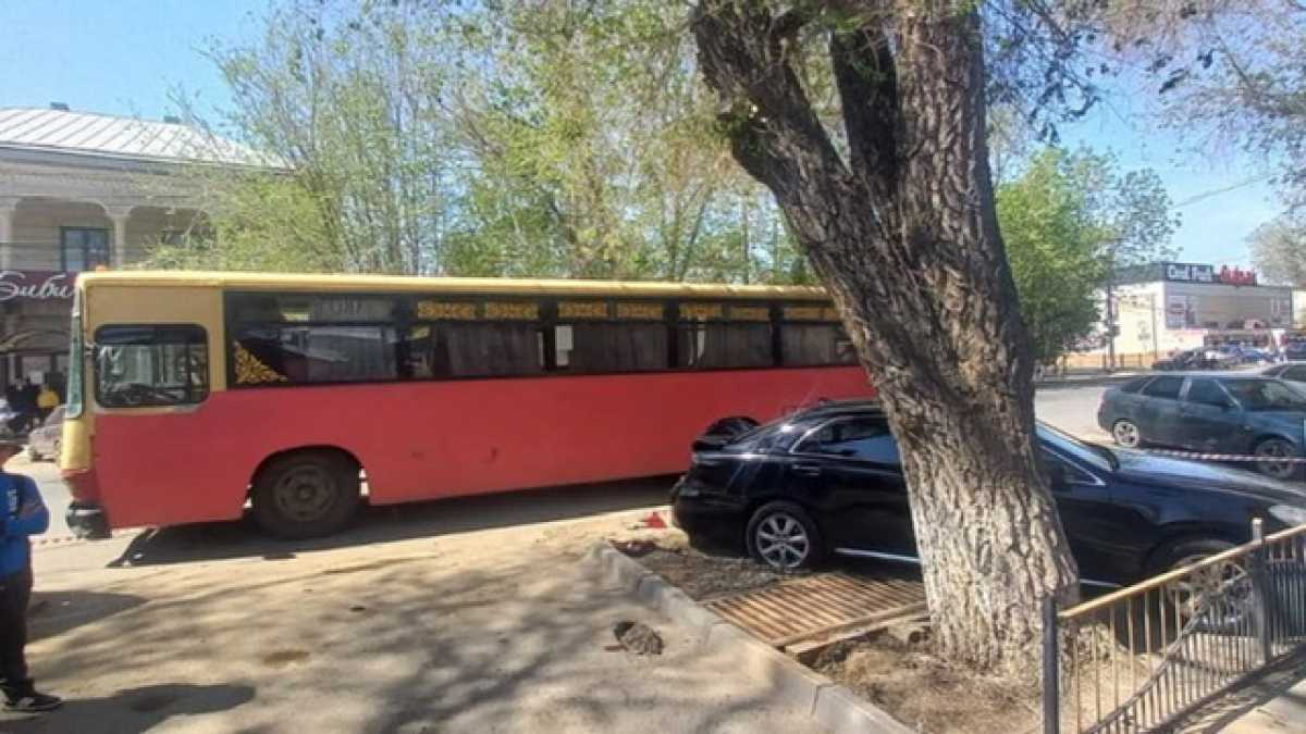 В Уральске пассажирский автобус насмерть сбил пешехода