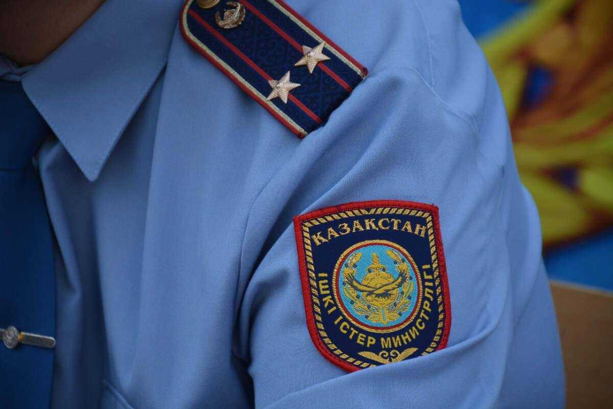 Полицейского задержали за распространение «синтетики» в Костанае