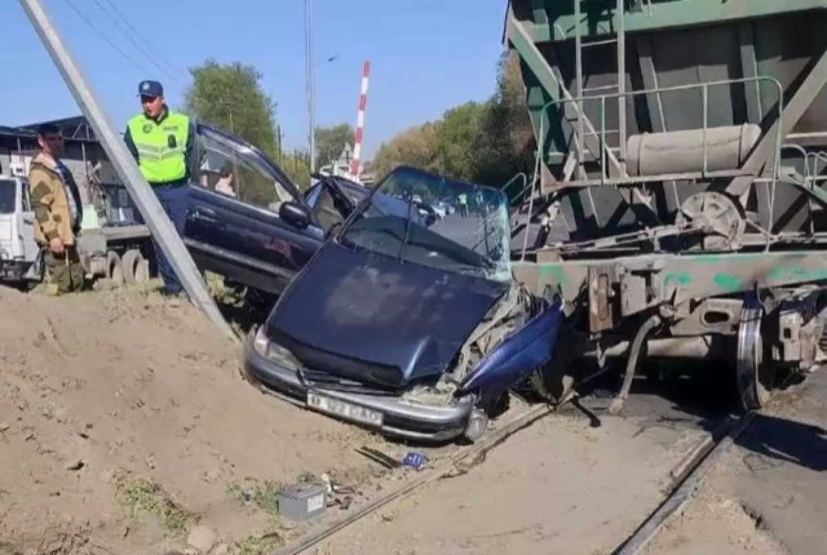 Два поезда и две машины столкнулись на переезде в Алматы » Лента новостей  Казахстана - Kazlenta.kz