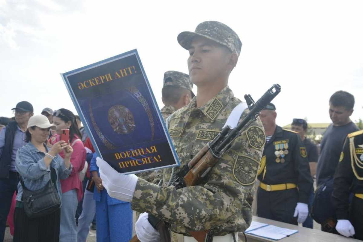 В Актау четыреста морских пехотинцев дали клятву на верность Родине