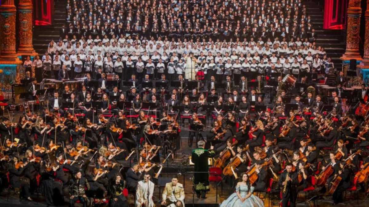 Тысяча музыкантов одновременно выступили на сцене в Астане