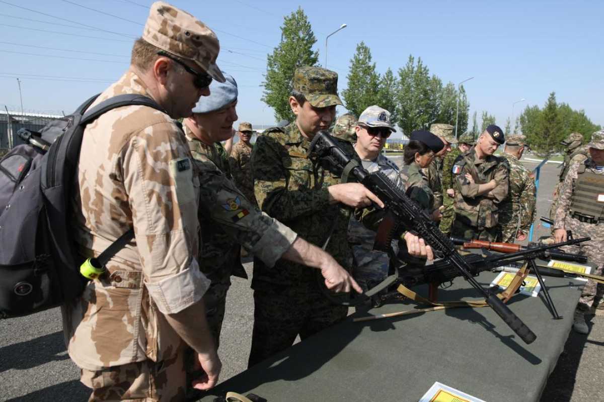 Министерство обороны организовало практические стрельбы из разного вида оружия для военных атташе