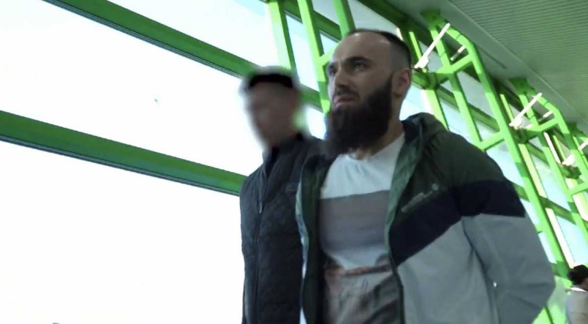 Зарезал мужчину в Уральске: подозреваемого в убийстве экстрадировали из Германии