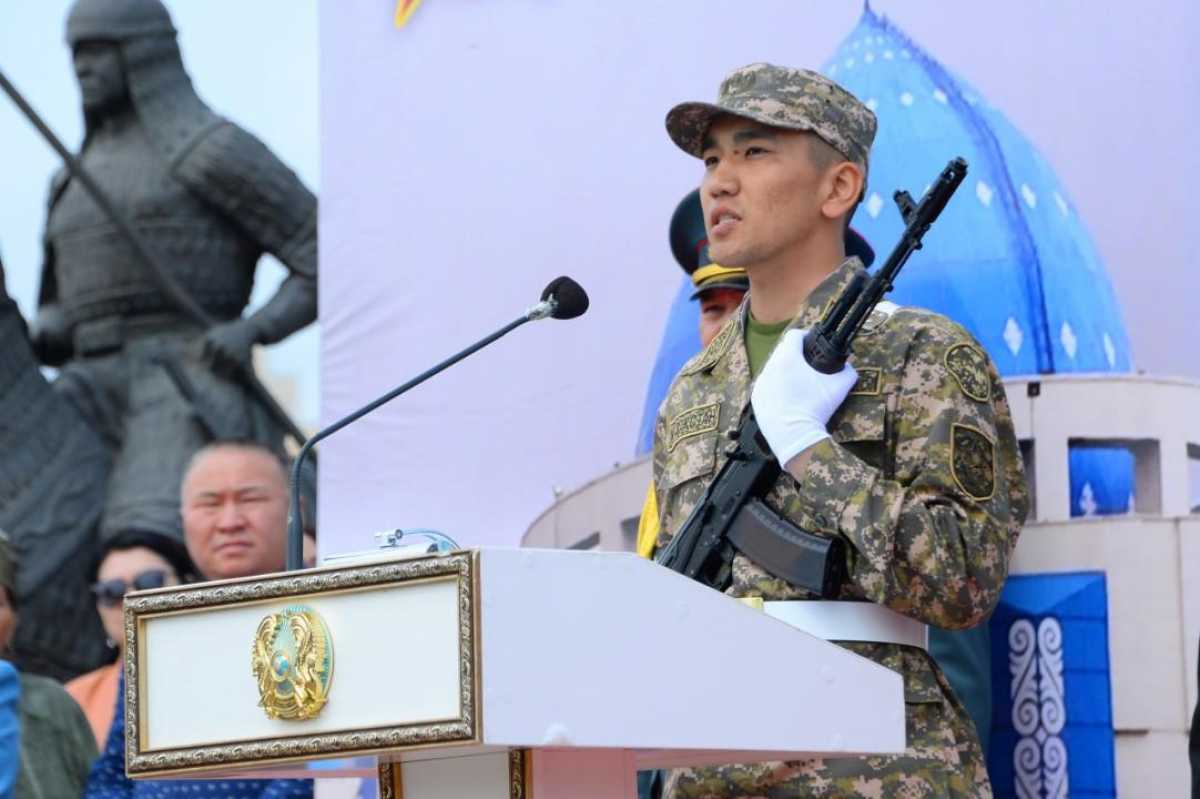 Солдаты творческого взвода приведены к военной присяге