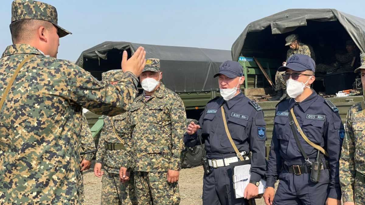 Не допустить мародерства: гвардейцев отправили в эвакуированные сёла в Абайской области