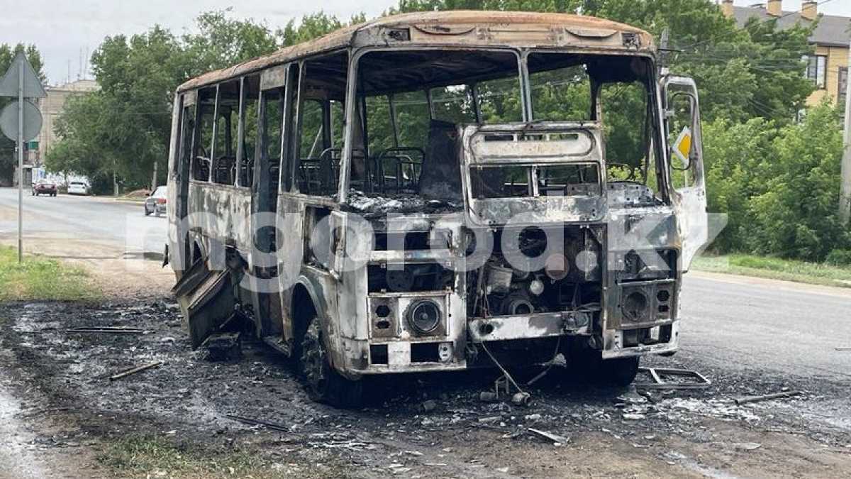 Автобус с детьми загорелся в Уральске