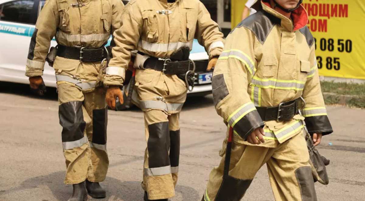 Пожар в пятиэтажке в Жамбылской области: спасатели эвакуировали 15 человек