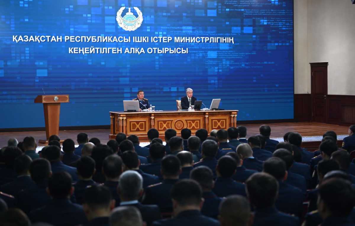 Президент Казахстана отправил полицейских начальников в учебные заведения