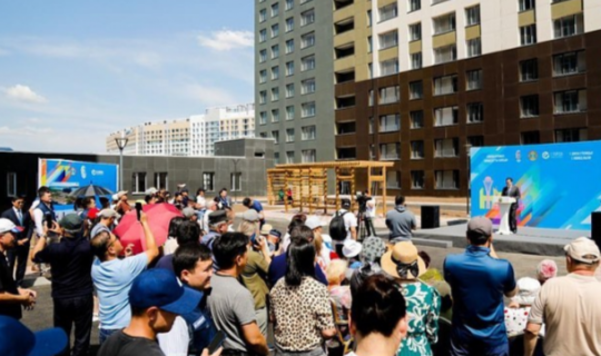 Девять лет спустя: обманутым дольщикам вручили ключи от квартир в Астане