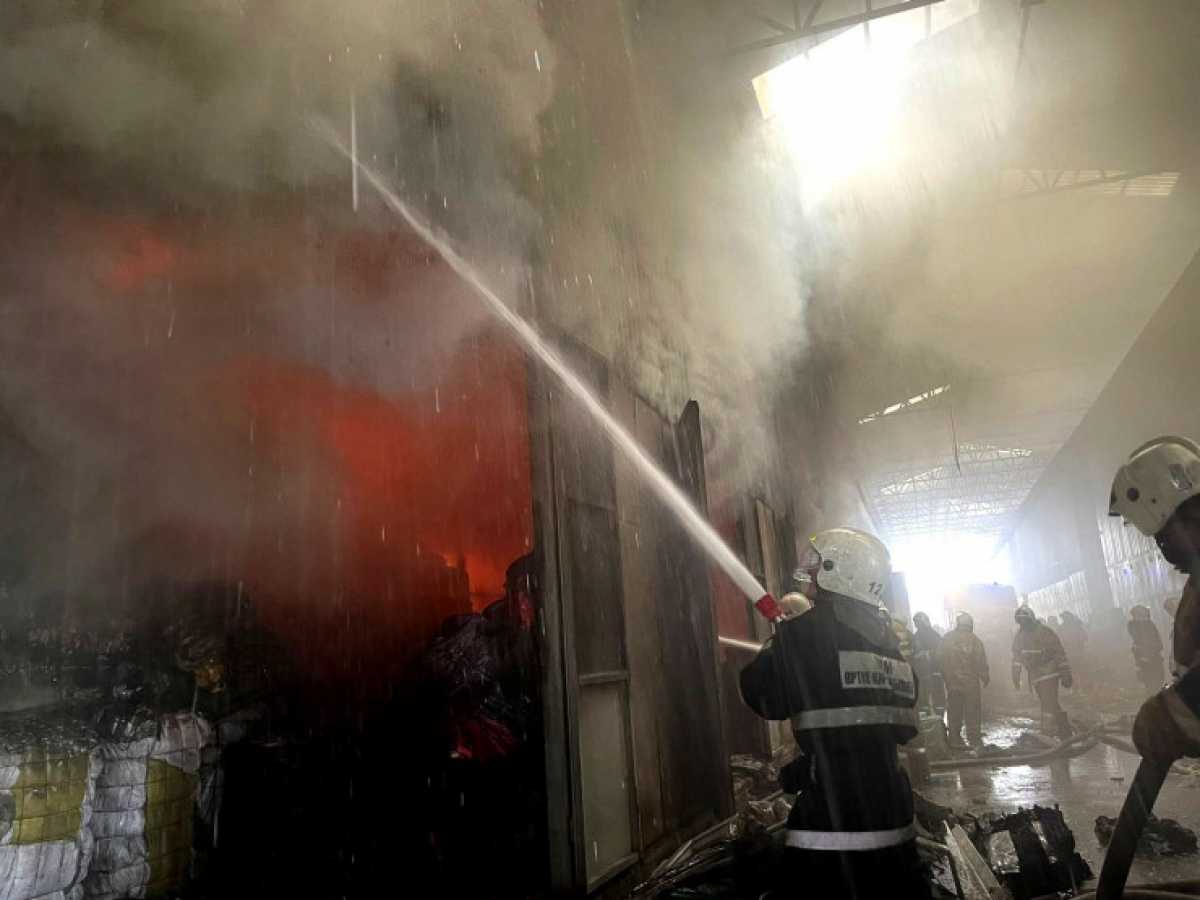 Пожар на рынке в Алматы ликвидирован