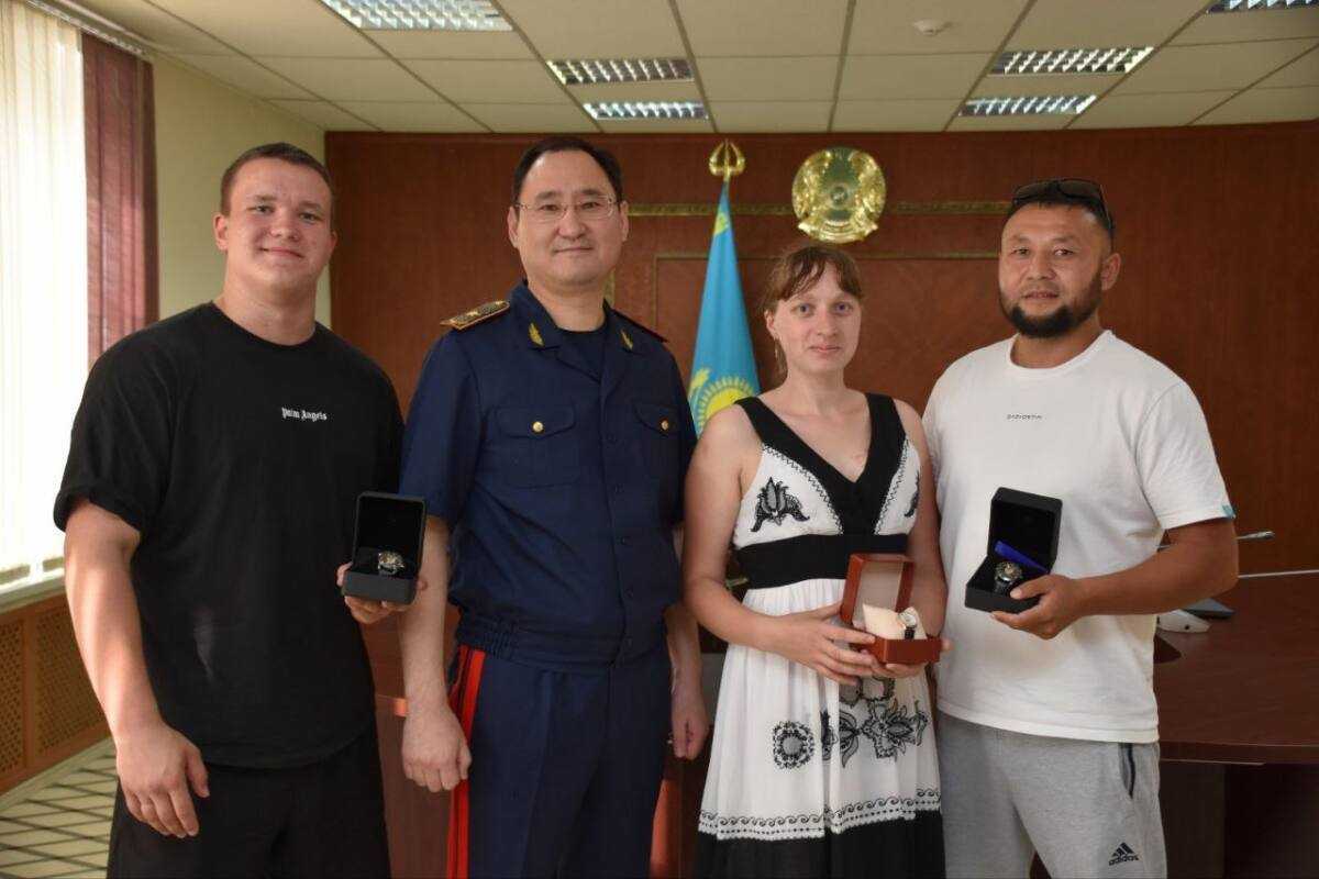 Волонтёров, нашедших пропавшую в Шахтинске девочку, наградили в ДП Карагандинской области