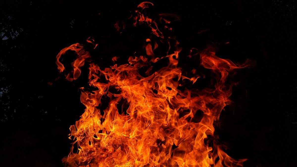 Более десятка возгораний тушат в Павлодарской области