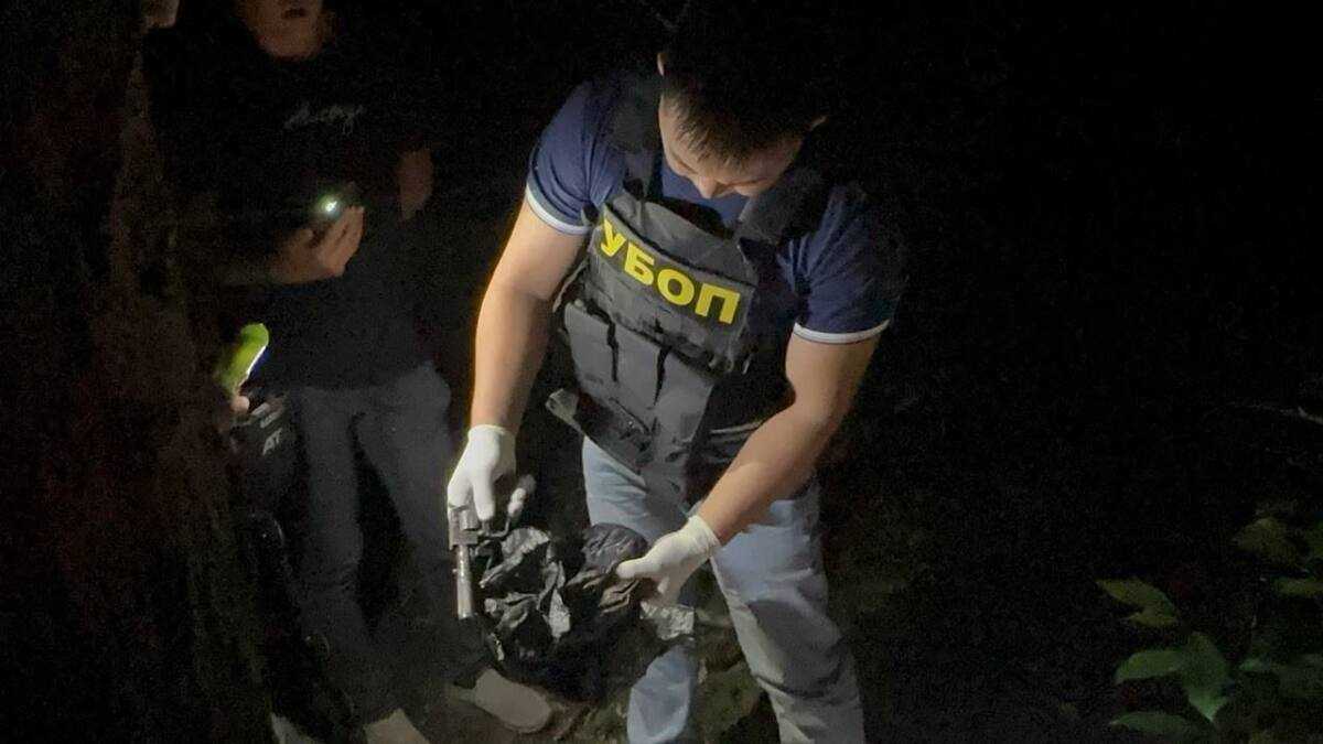 Три вида оружия изъяли у мужчин в ВКО