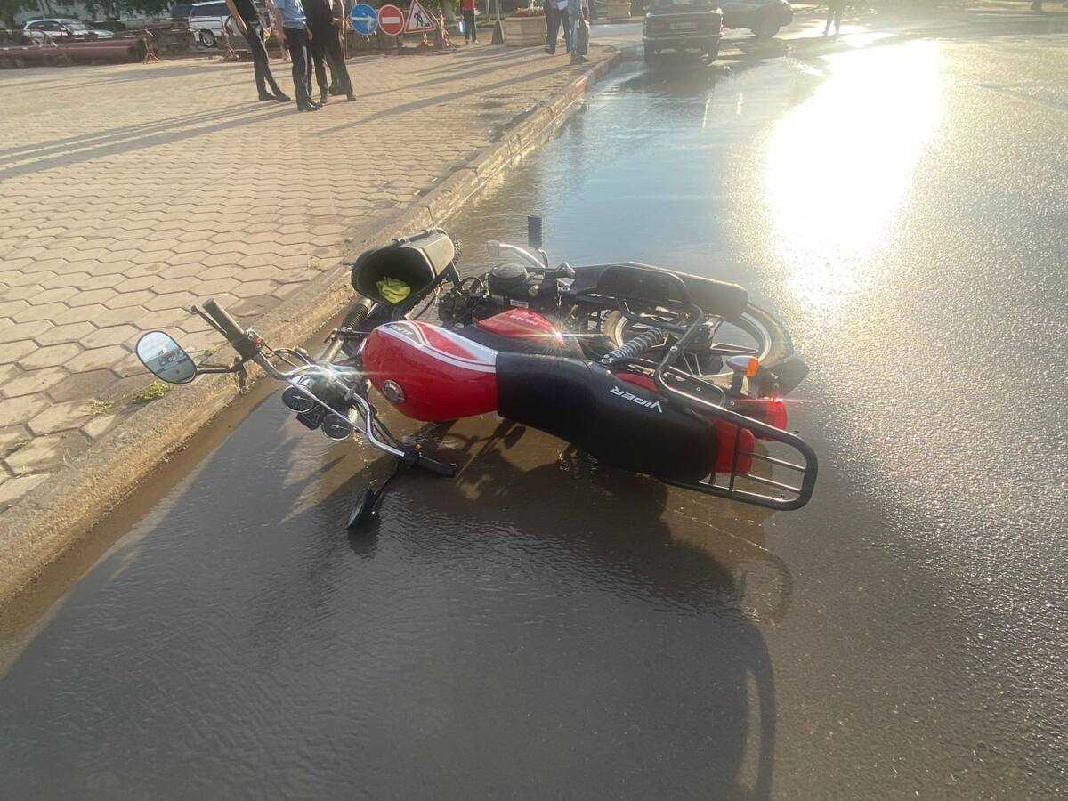 Авто столкнулось с мотоциклом в Степногорске: 15-летнего подростка госпитализировали