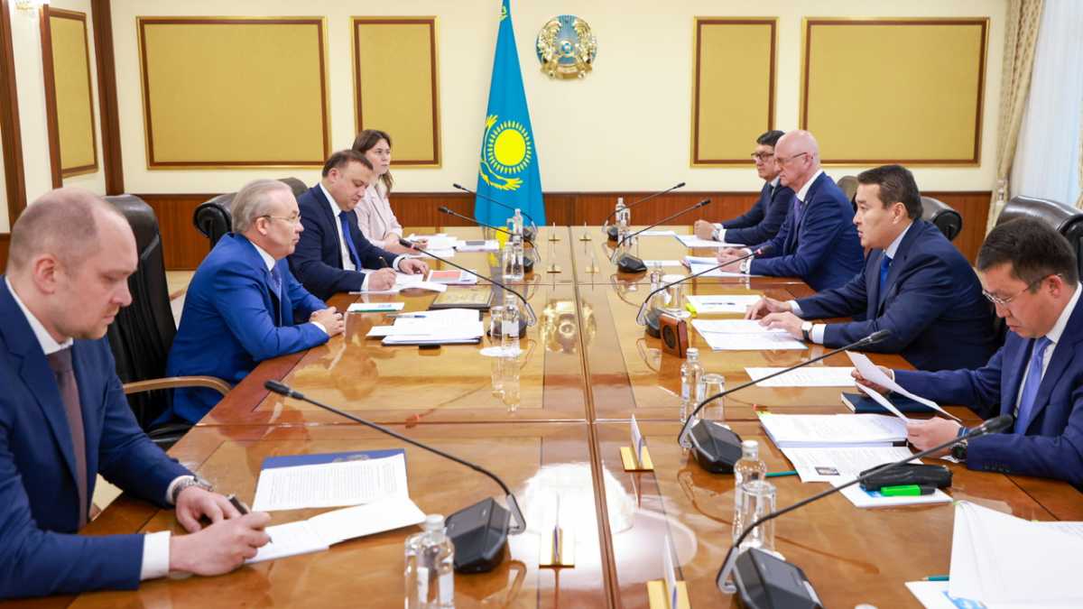 Смаилов встретился с правительственной делегацией Башкортостана