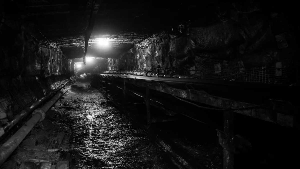 Тело третьего погибшего рабочего нашли в шахте в Карагандинской области