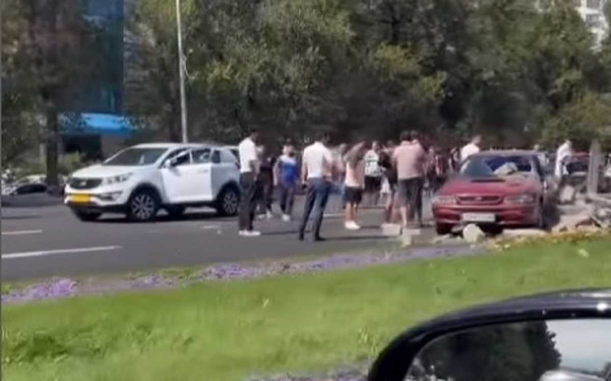 Два человека пострадали в массовом ДТП на Аль-Фараби в Алматы