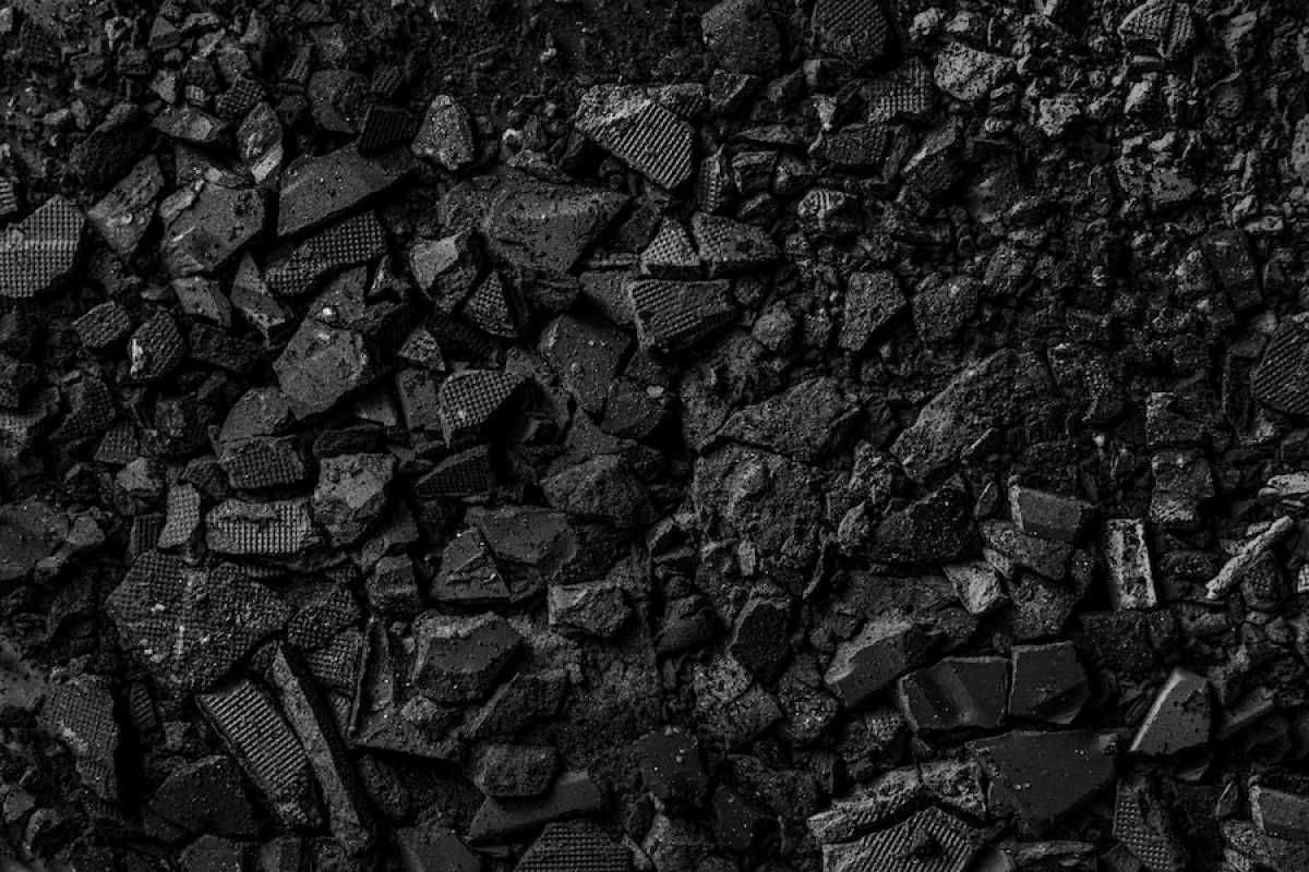 Проверить пункты реализации угля, его качество и обоснованность цен перед отопительным сезоном поручил Алихан Смаилов
