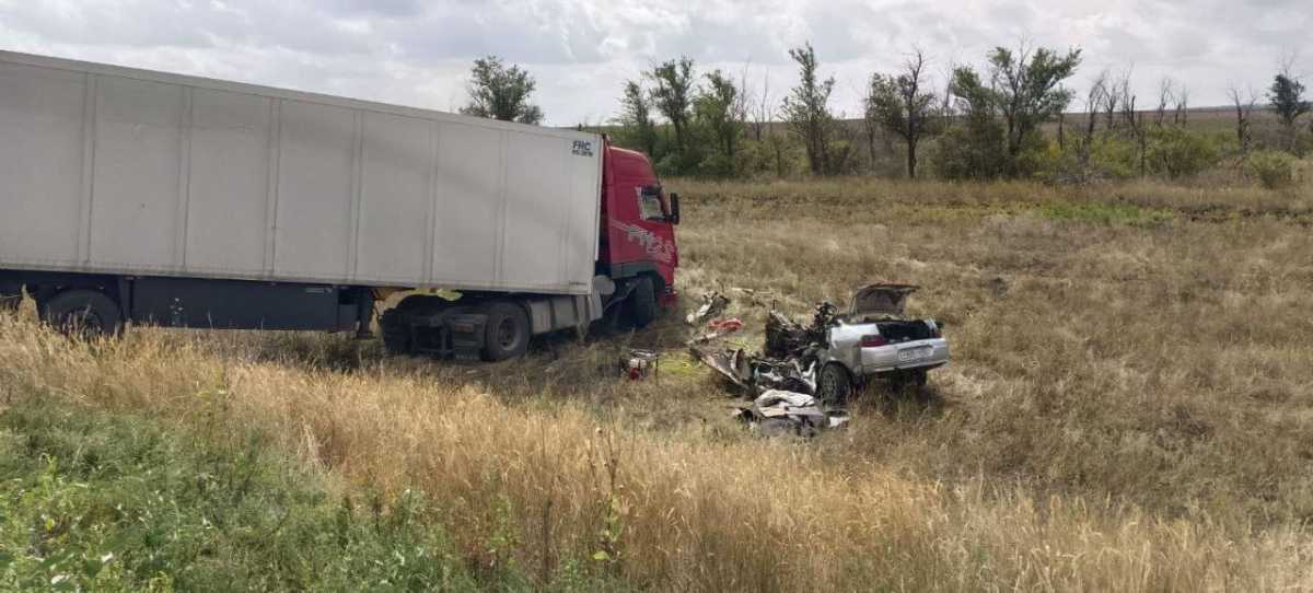 Два человека погибли в жутком ДТП с грузовиком в Актюбинской области
