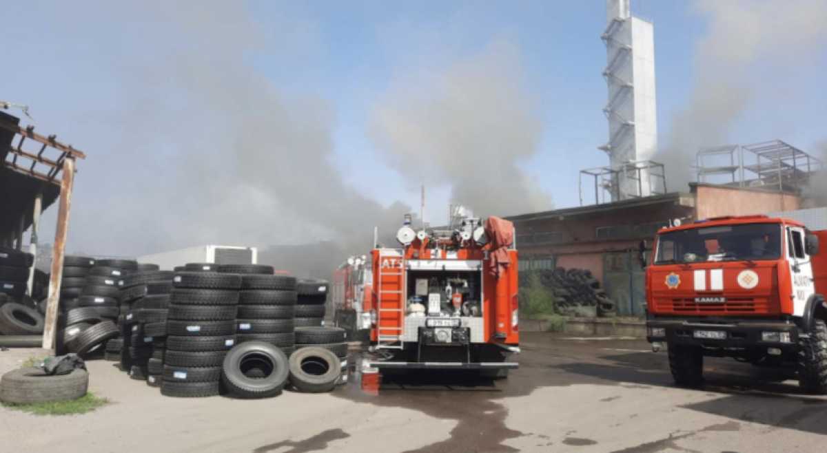 Алматинские пожарные предотвратили взрыв на предприятии