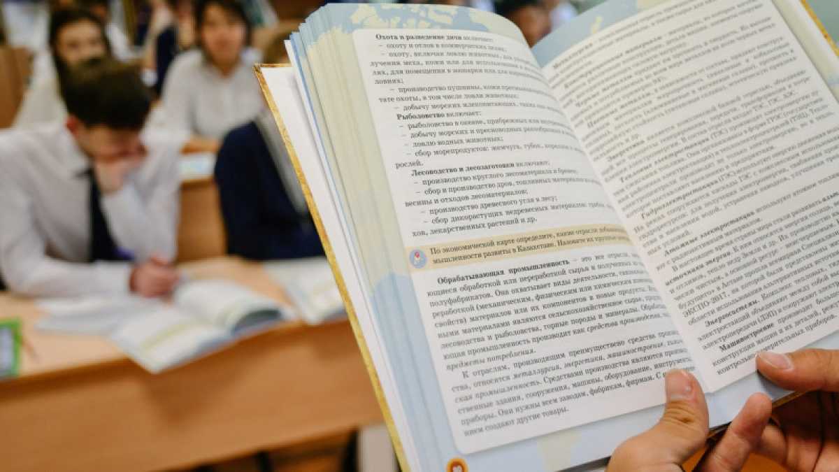 В Астане заявили о нехватке педагогов, обучающих на русском языке