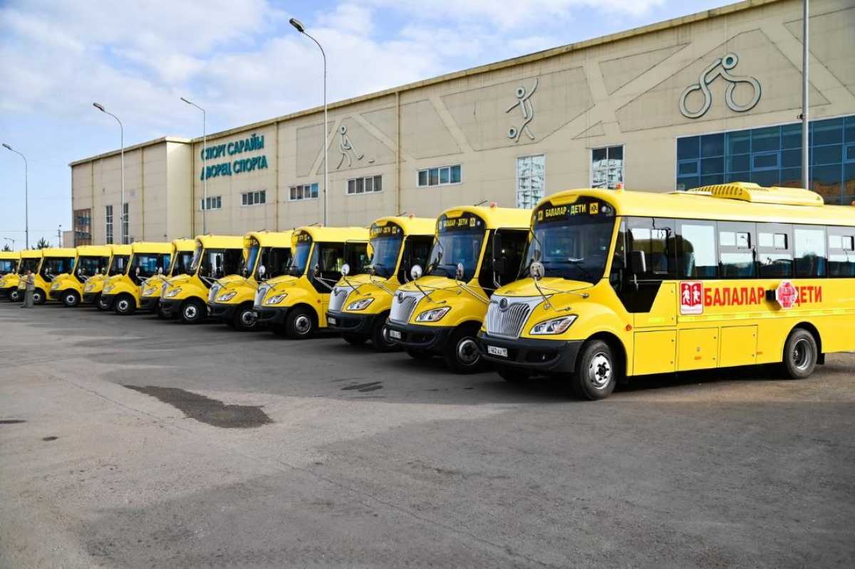 29 современных автобусов получили сельские школы СКО
