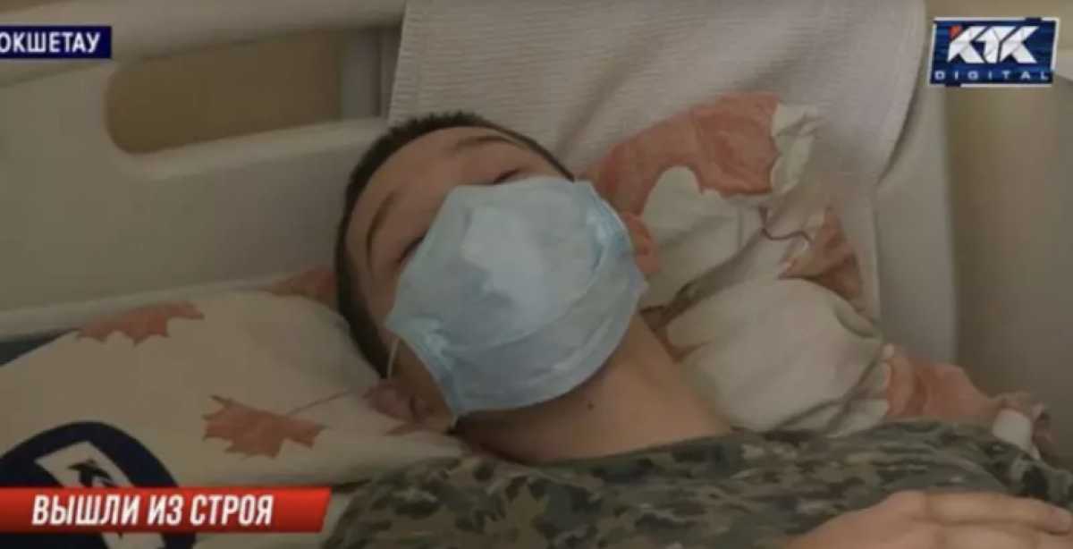 В Кокшетау 44 срочника попали в больницу, у пяти выявили менингококк