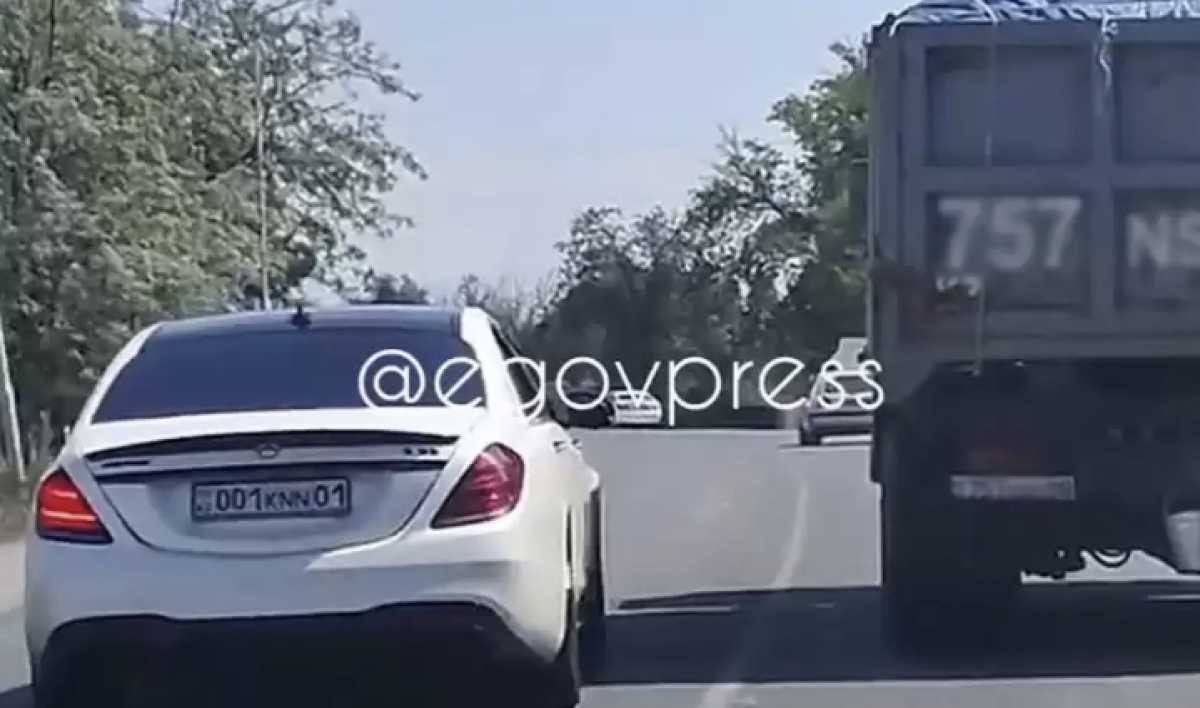 Водителя Кайрата Нуртаса оштрафовали за виражи на трассе в Жамбылской области