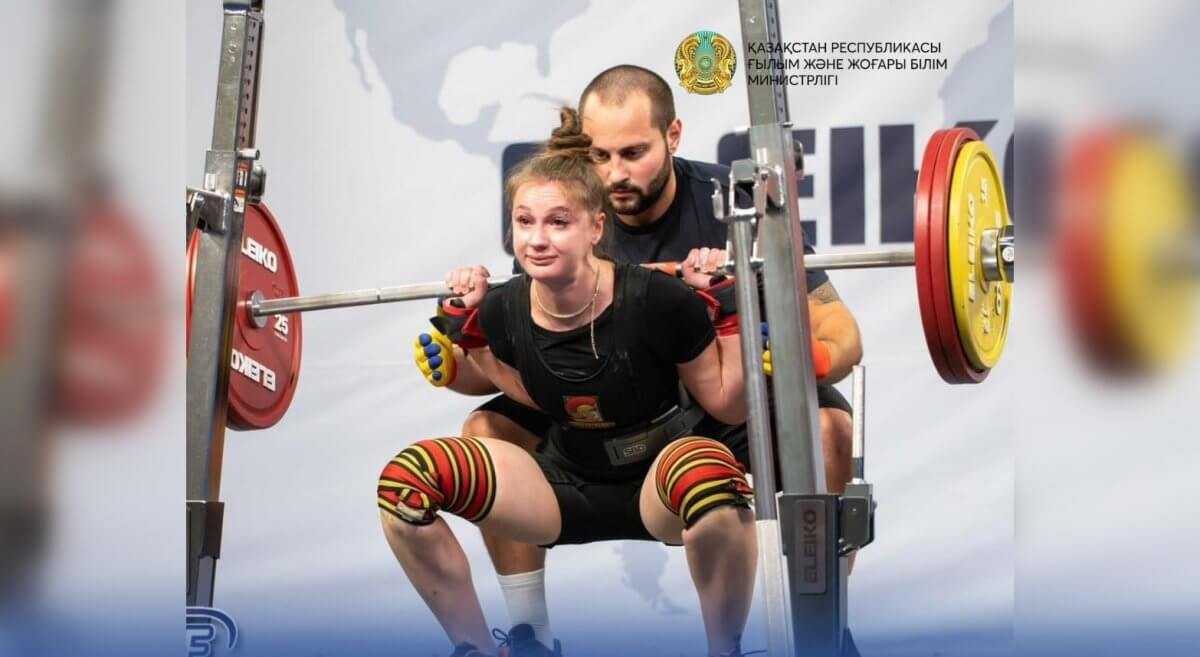 Казахстанская студентка стала чемпионкой мира по пауэрлифтингу среди юниоров
