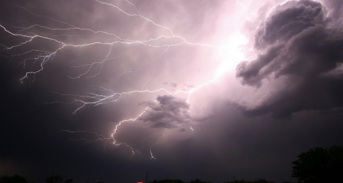 В Астане и 11 областях Казахстана объявлено штормовое предупреждение на 5 сентября