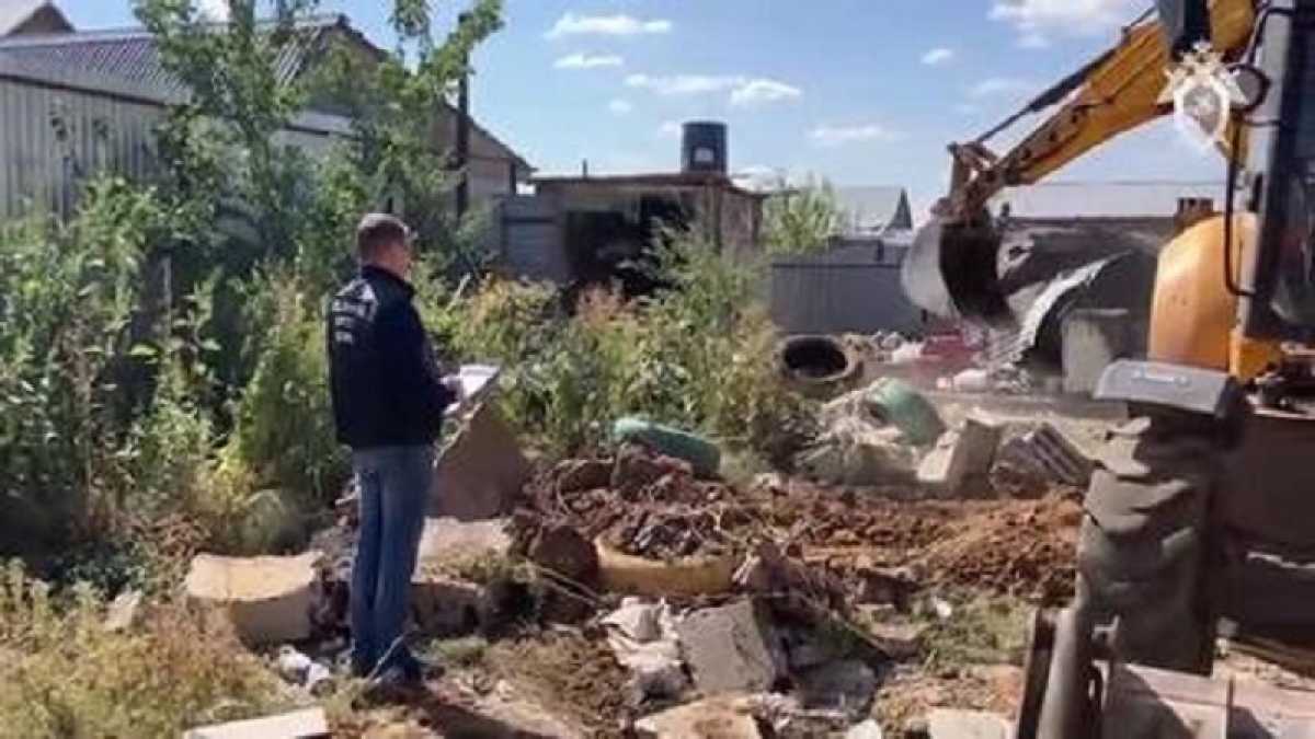 Мужчина забетонировал в туалете двух убитых жителей и покончил с собой